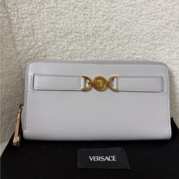 Versace Medusa 95 Light Gray Wallet with Gold Accents - Picture 3 of 7